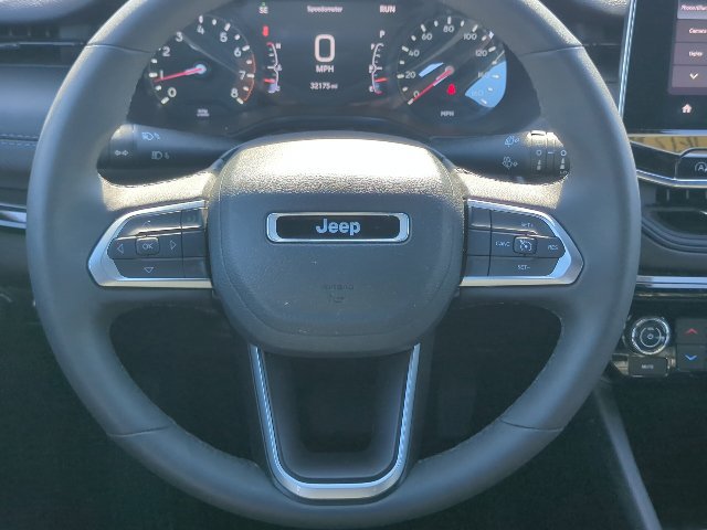 Used 2025 Jeep Compass Latitude w/ Convenience Group AWD/4WD image 8