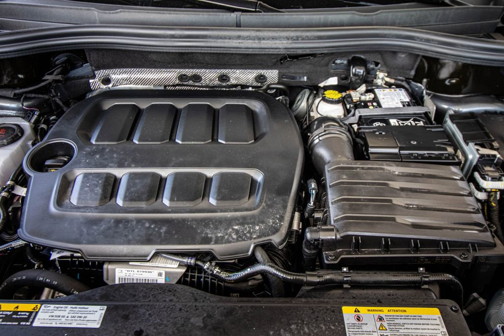 Certified 2025 Volkswagen Tiguan SE image 11