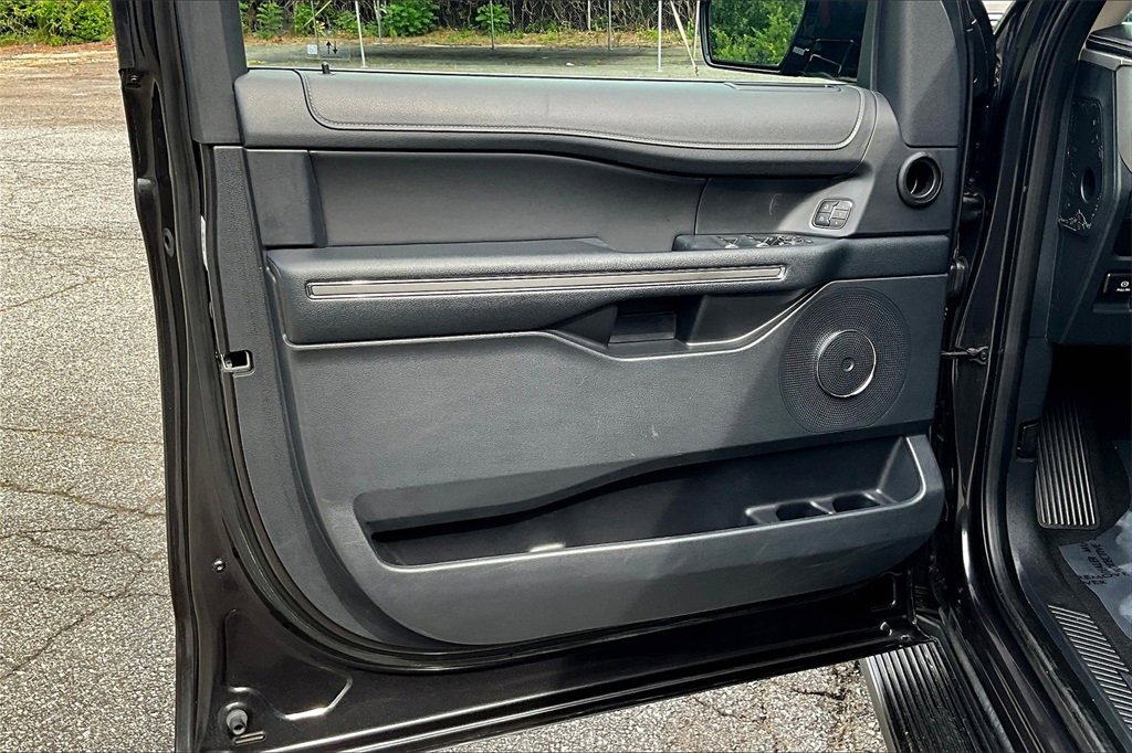 Used 2024 Ford Expedition XLT image 19