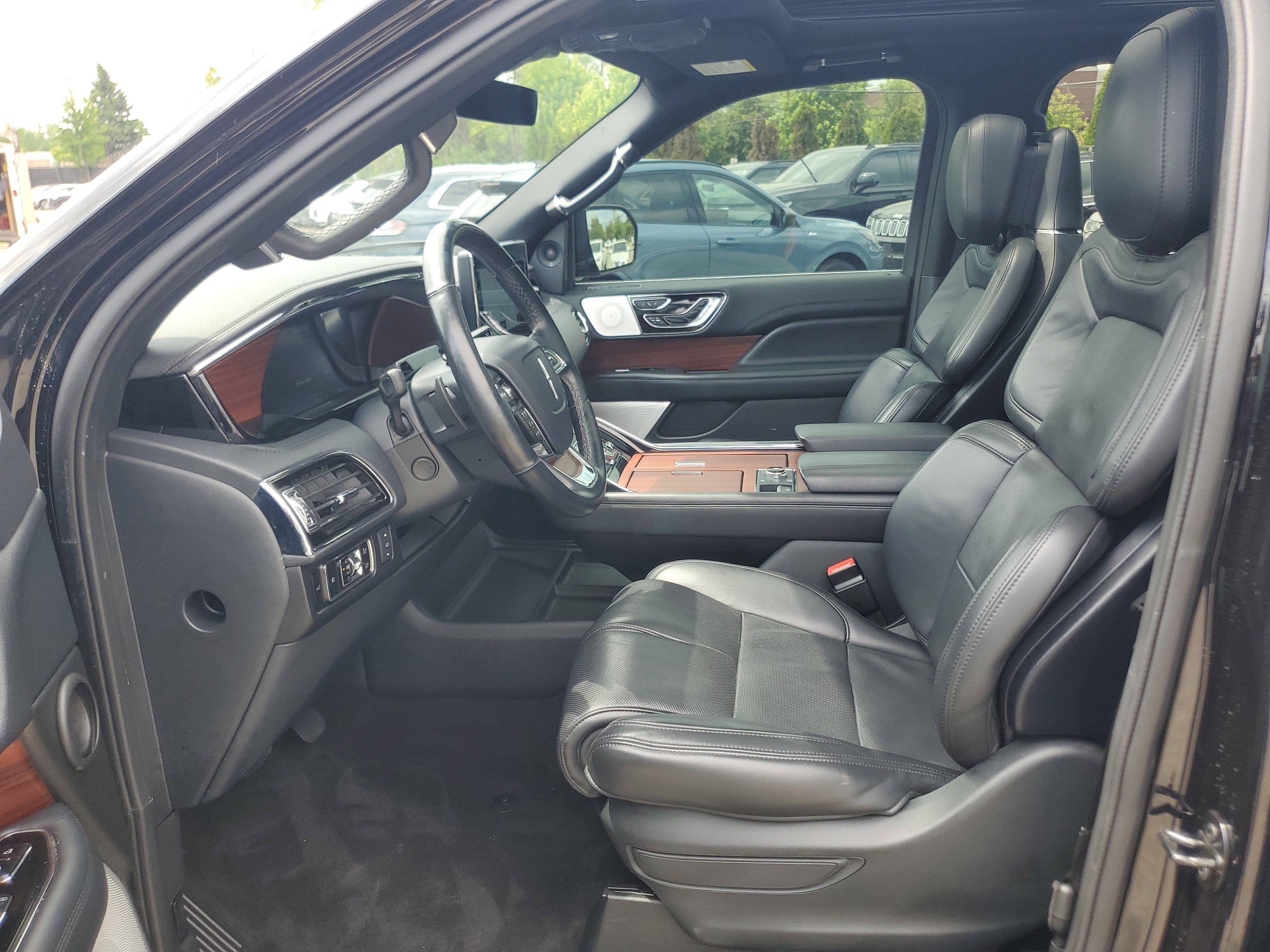 Certified 2023 Lincoln Navigator Reserve AWD/4WD image 12