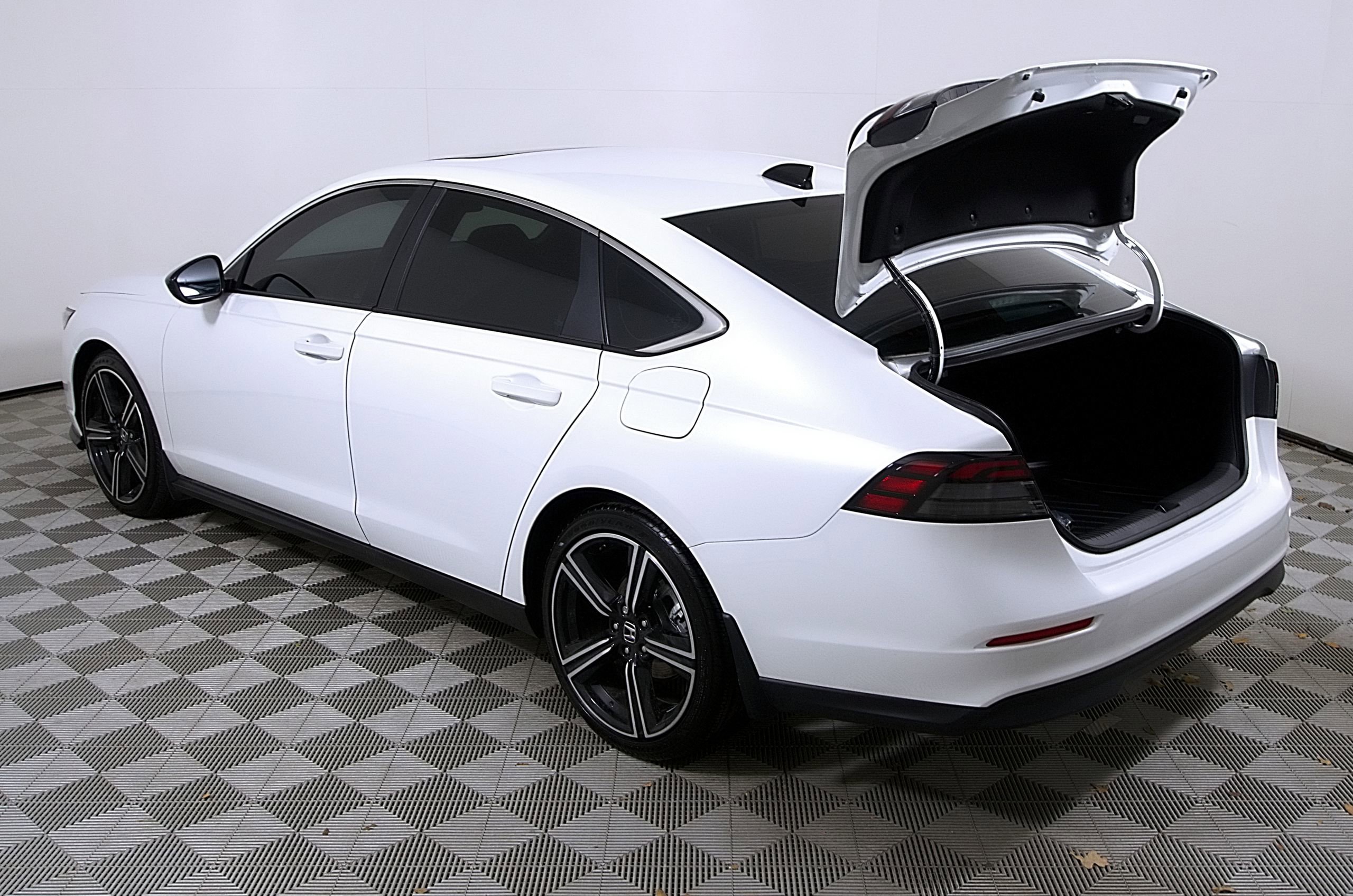 Used 2023 Honda Accord Sport image 10