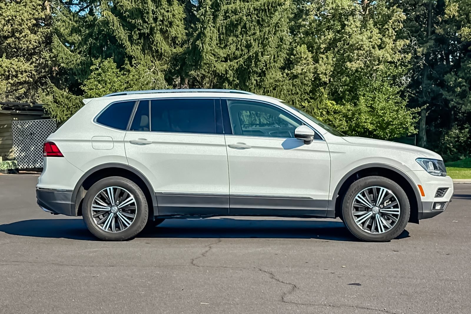 Used 2019 Volkswagen Tiguan SEL w/ 3rd Row Seat Package AWD/4WD image 3