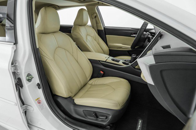 Used 2019 Toyota Avalon XLE w/ Moonroof Package image 37