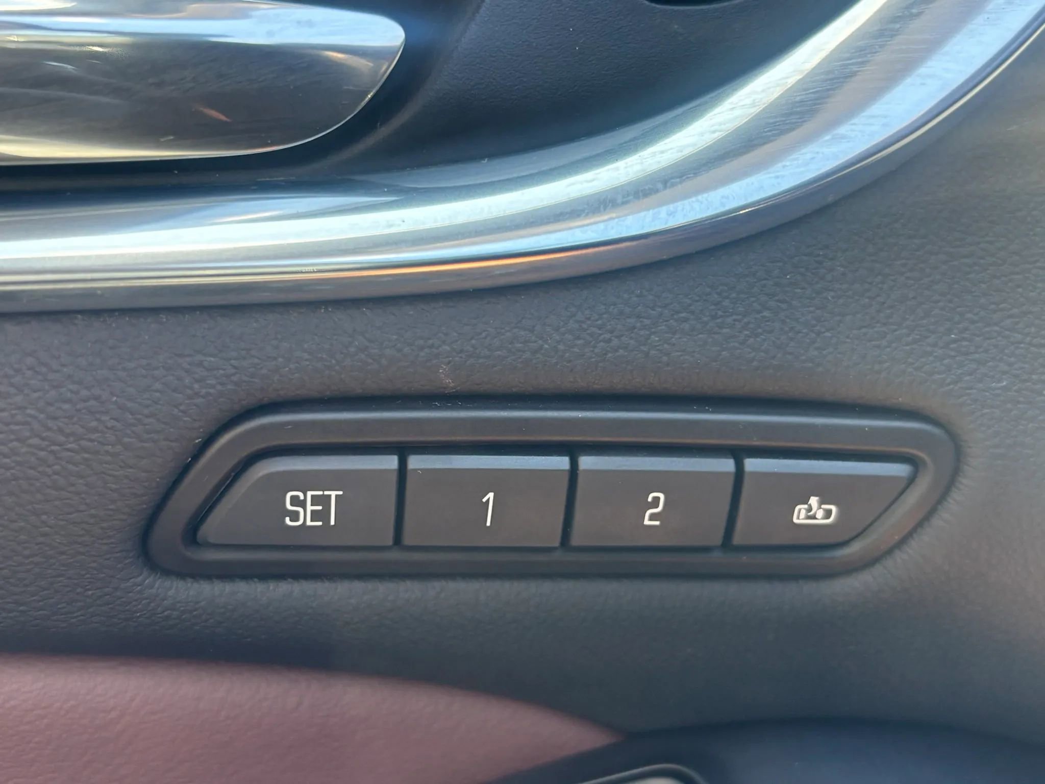 Used 2018 Buick Enclave Avenir w/ Avenir Technology Package AWD/4WD image 9