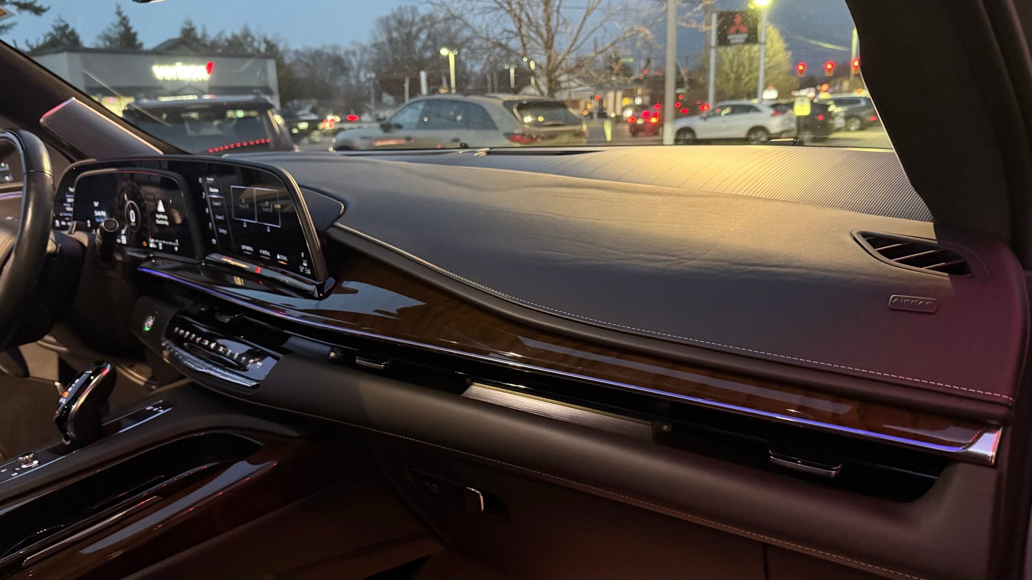 Used 2024 Cadillac Escalade ESV Premium Luxury Platinum w/ Heavy-Duty Trailer Package image 13