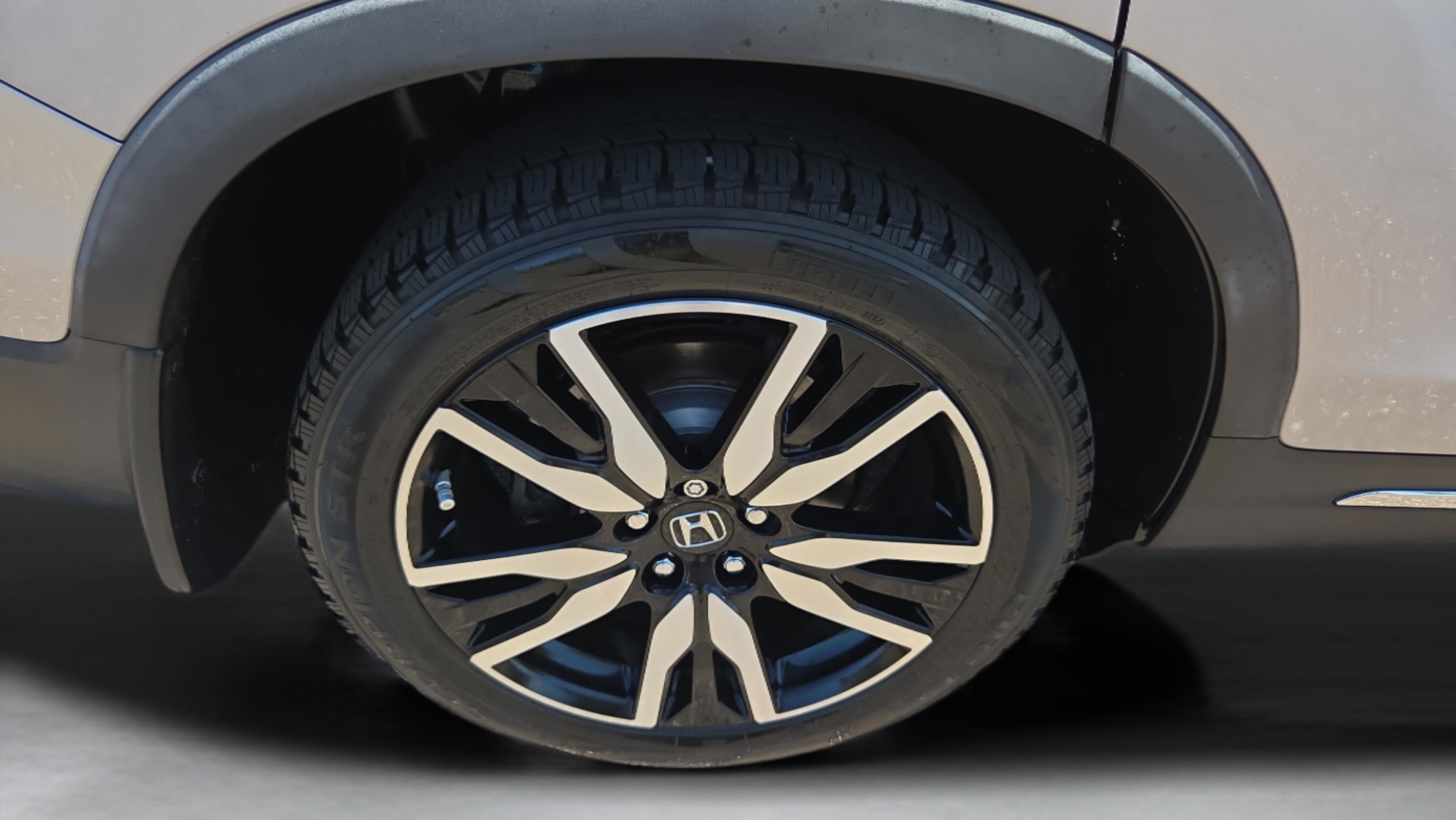 Certified 2020 Honda Pilot Touring image 36