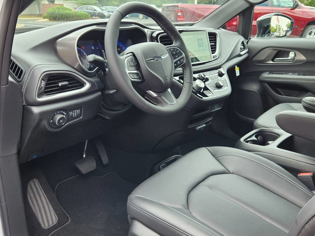 New 2026 Chrysler Pacifica Select FWD image 8