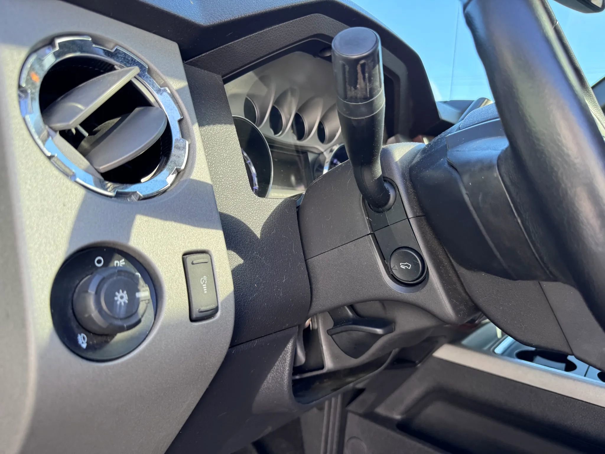 Used 2015 Ford F250 Lariat w/ Lariat Ultimate Package image 29