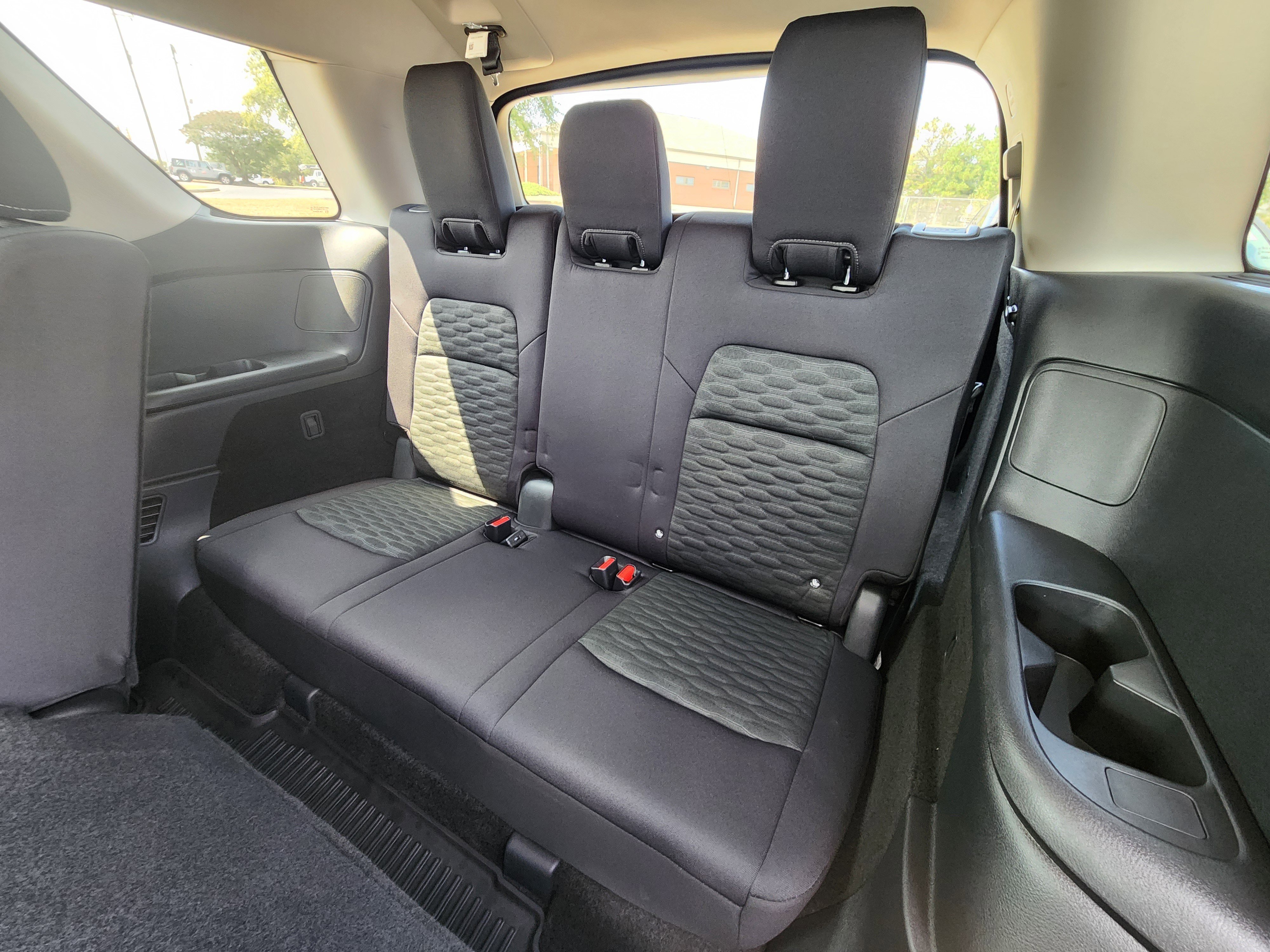 Used 2024 Nissan Pathfinder S image 16