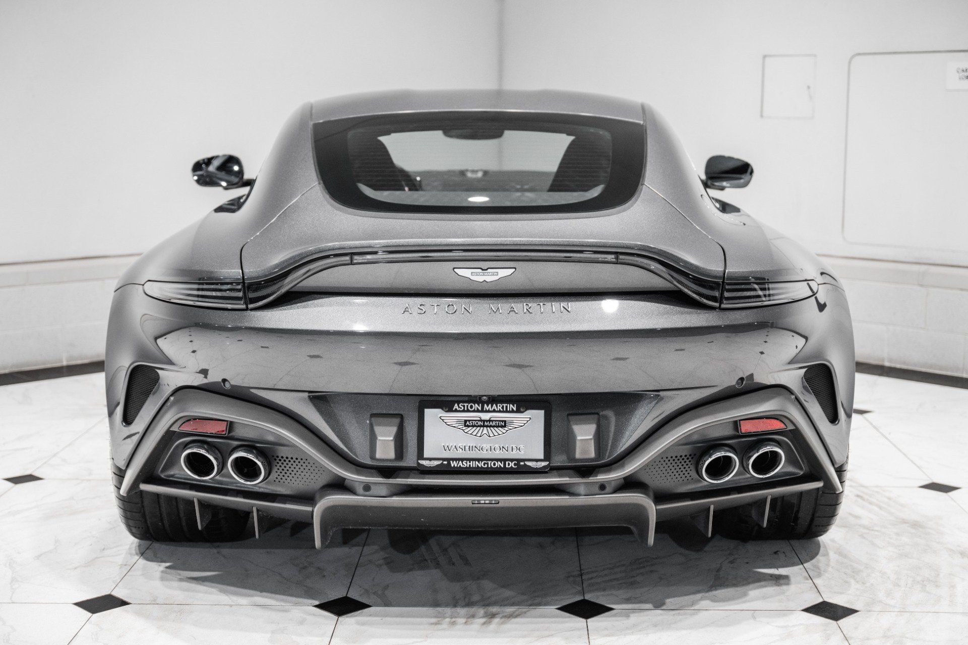 Used 2025 Aston Martin V8 Vantage Coupe RWD image 39
