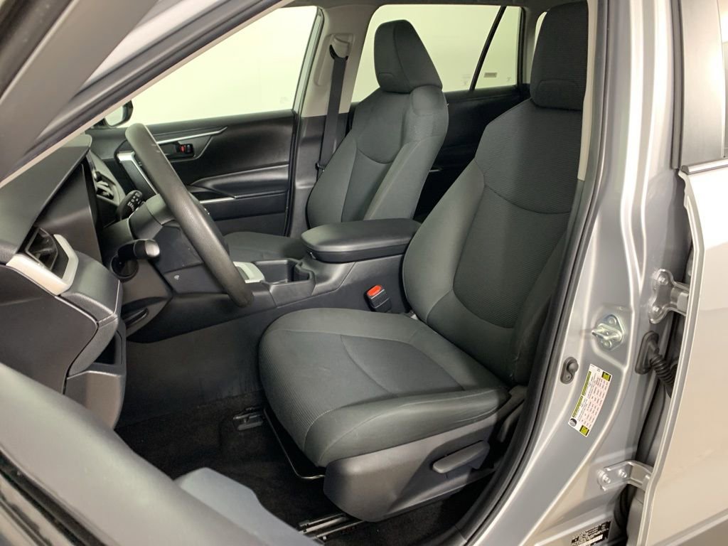 Used 2024 Toyota RAV4 LE image 27