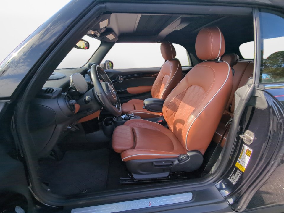 Used 2022 MINI Cooper S w/ Driver Assistance Package image 9