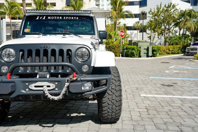 Used 2016 Jeep Wrangler Unlimited Rubicon AWD/4WD image 8