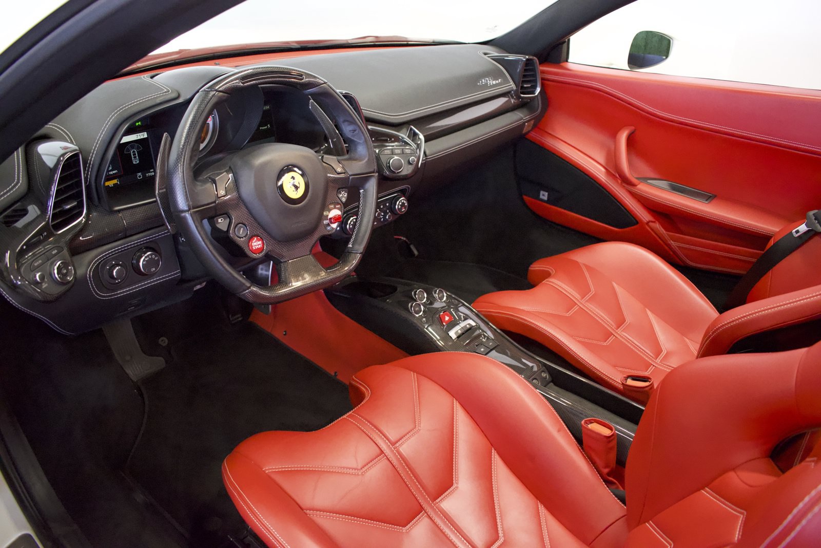 Used 2012 Ferrari 458 Spider RWD image 2