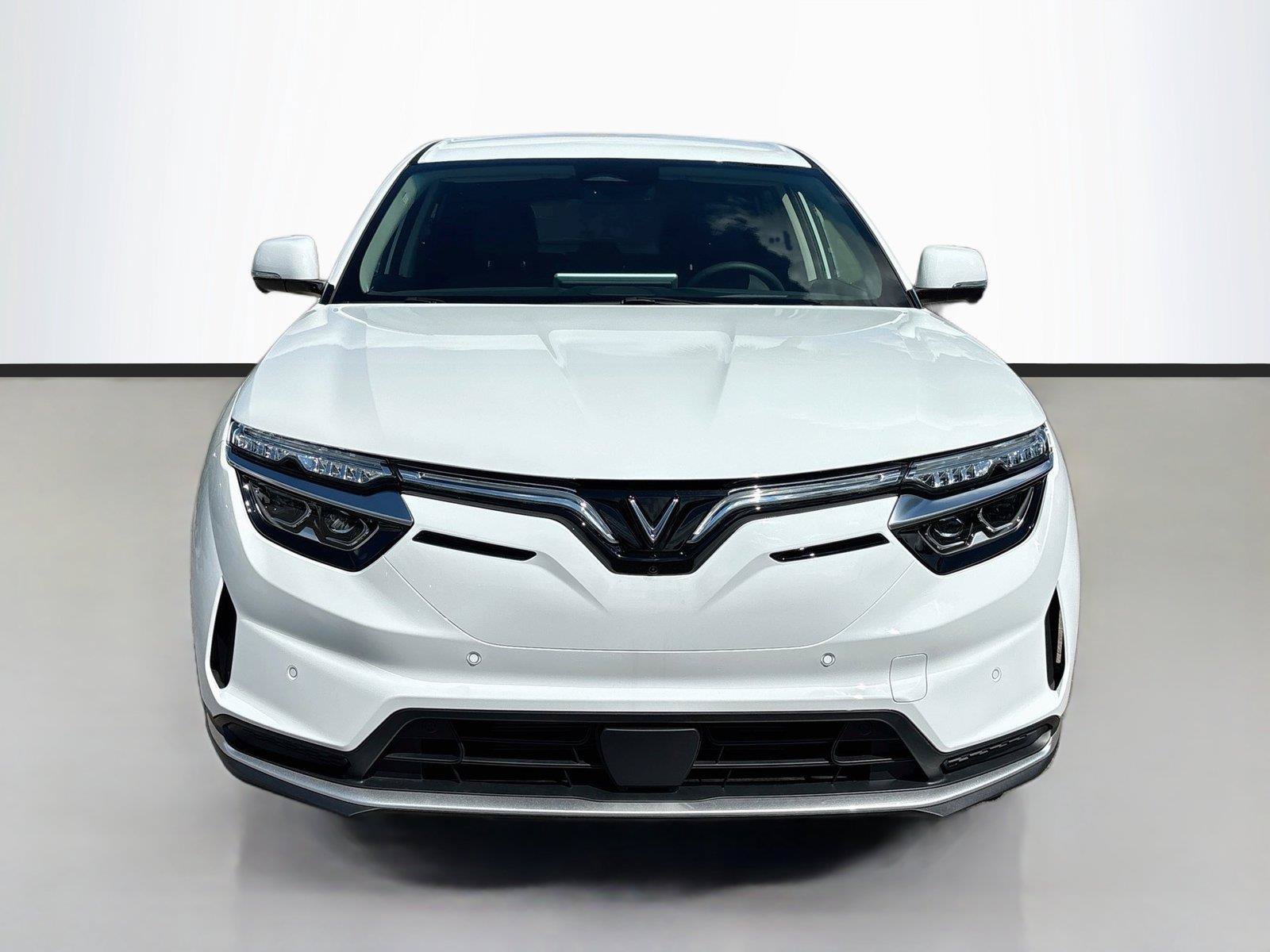 New 2027 VinFast VF 8 Eco AWD/4WD image 2