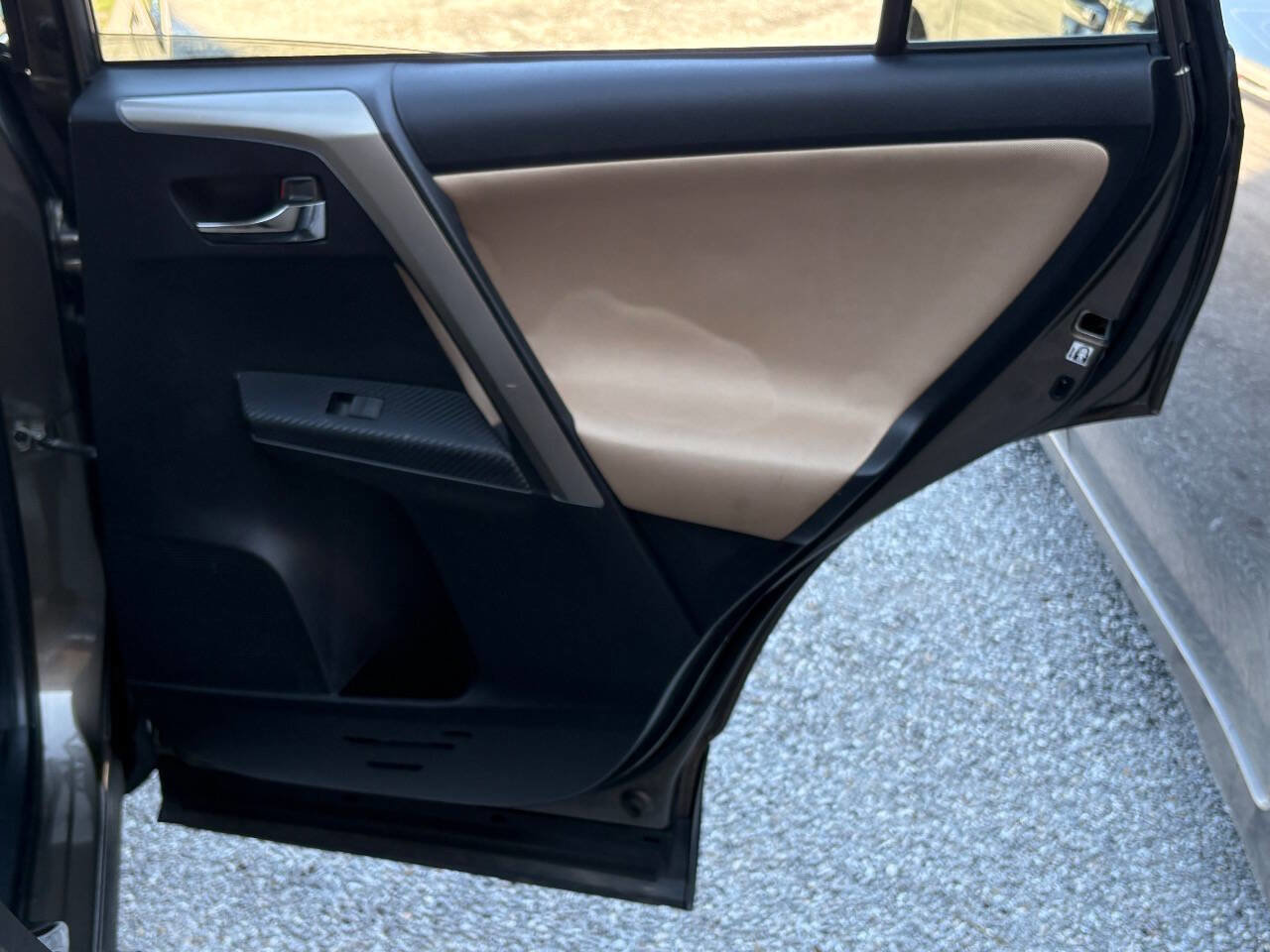 Used 2015 Toyota RAV4 XLE image 32