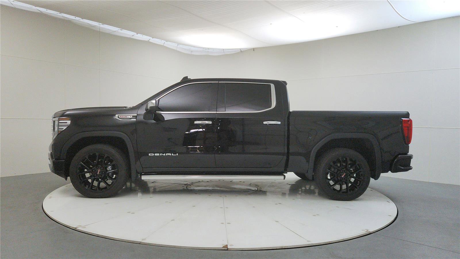 Used 2025 GMC Sierra 1500 Denali w/ Denali Reserve Package image 4