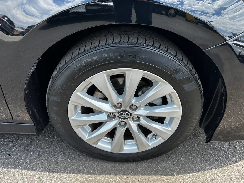 Used 2019 Toyota Camry LE FWD image 12