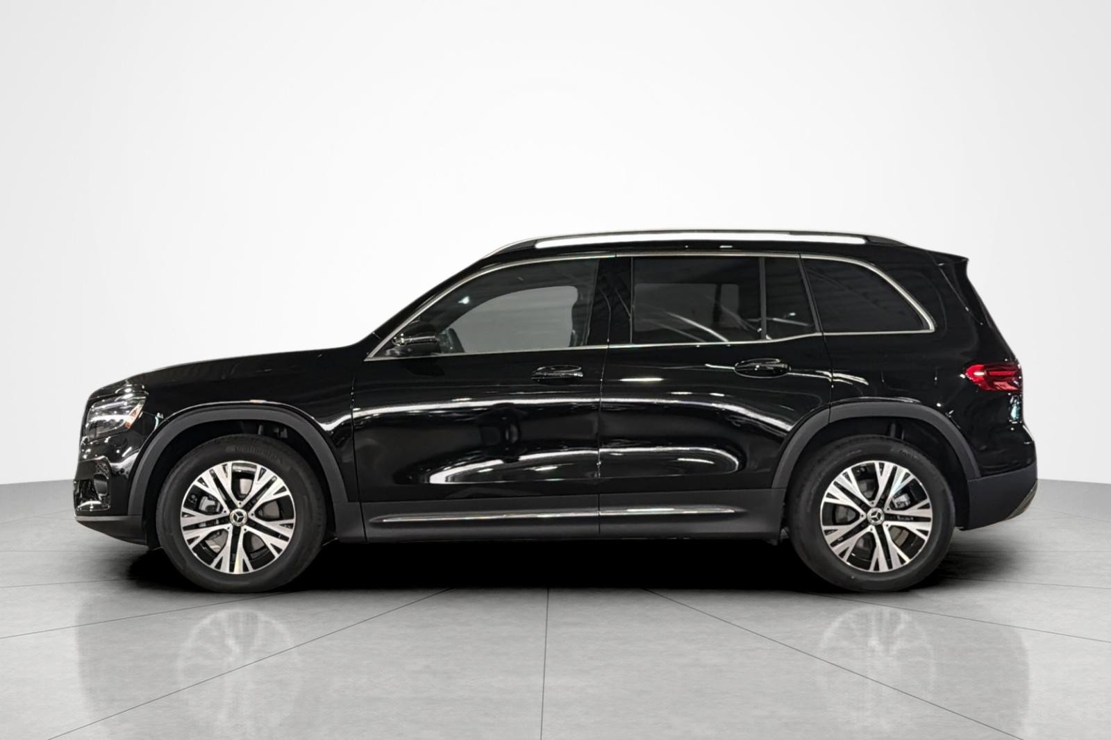 New 2026 Mercedes-Benz GLB 250 image 2