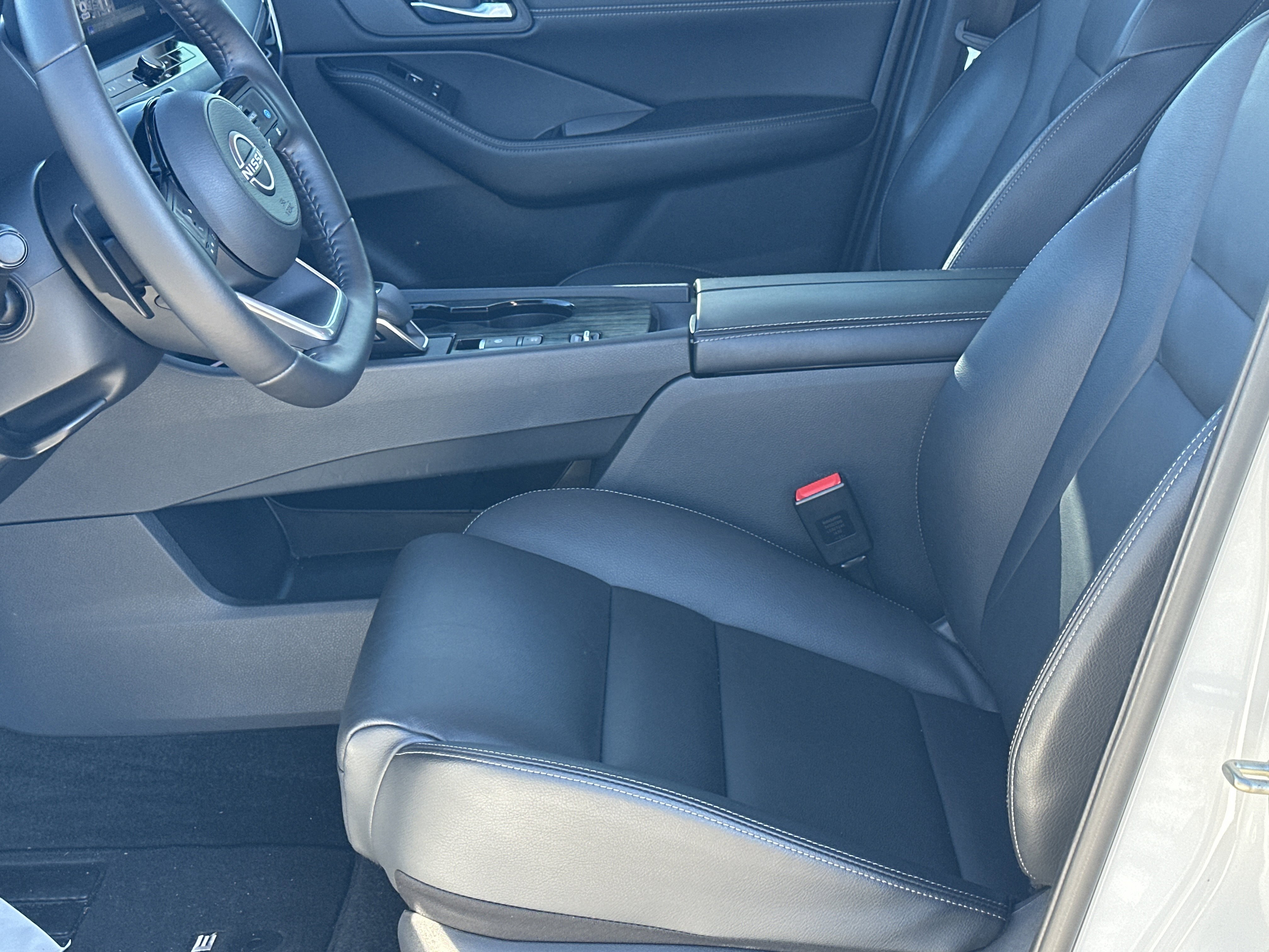 Used 2024 Nissan Rogue SL image 9