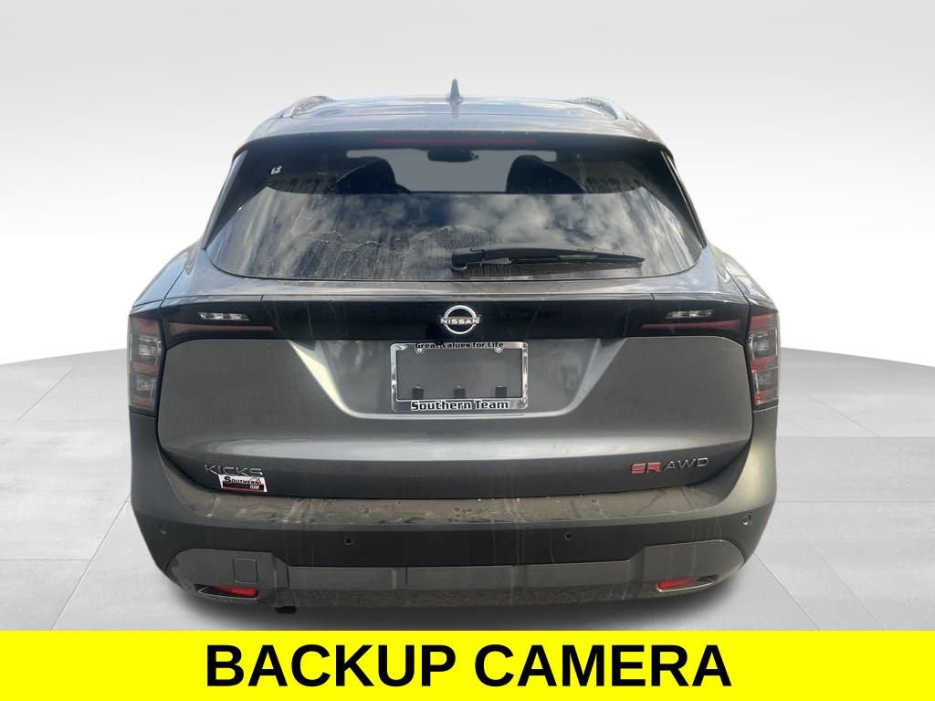 Used 2025 Nissan Kicks SR image 4