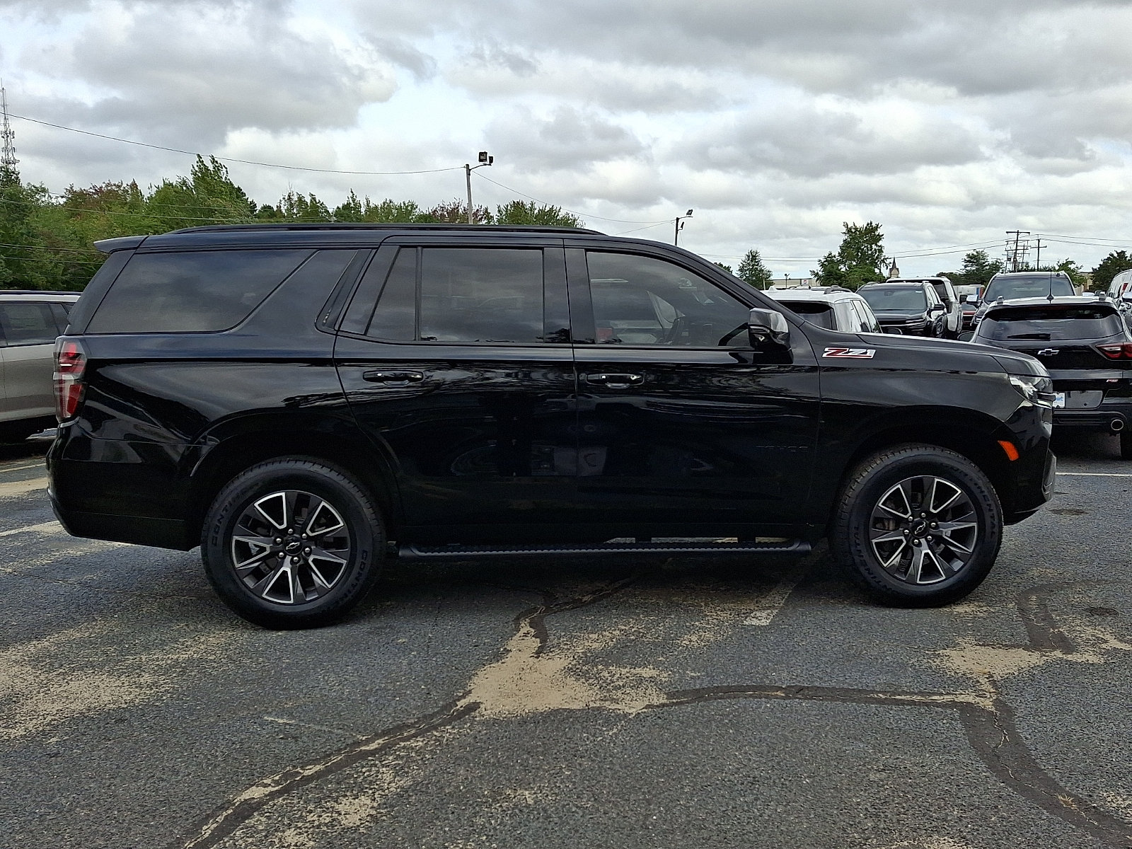 Certified 2023 Chevrolet Tahoe Z71 w/ Luxury Package AWD/4WD image 7
