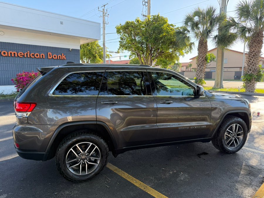 Used 2020 Jeep Grand Cherokee Laredo w/ Security & Convenience Group AWD/4WD image 11