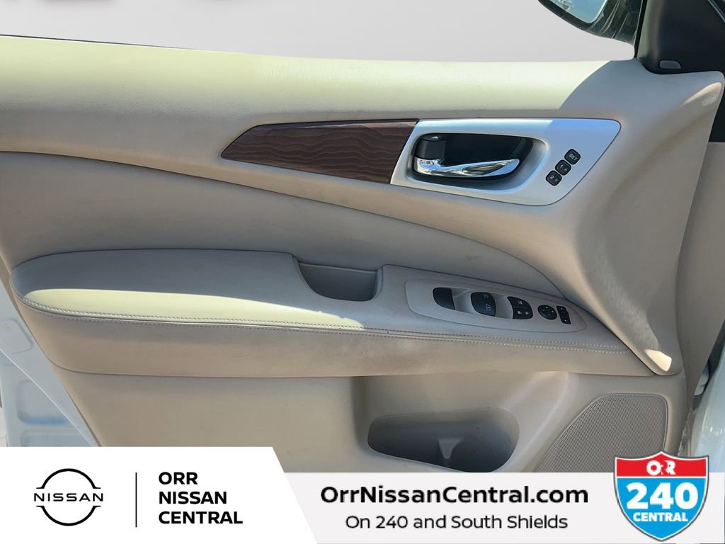 Used 2017 Nissan Pathfinder Platinum image 17