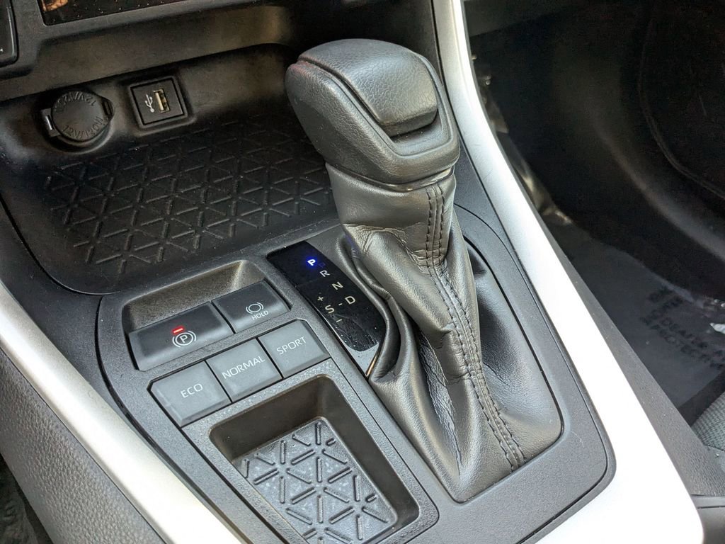 Used 2024 Toyota RAV4 XLE FWD image 22