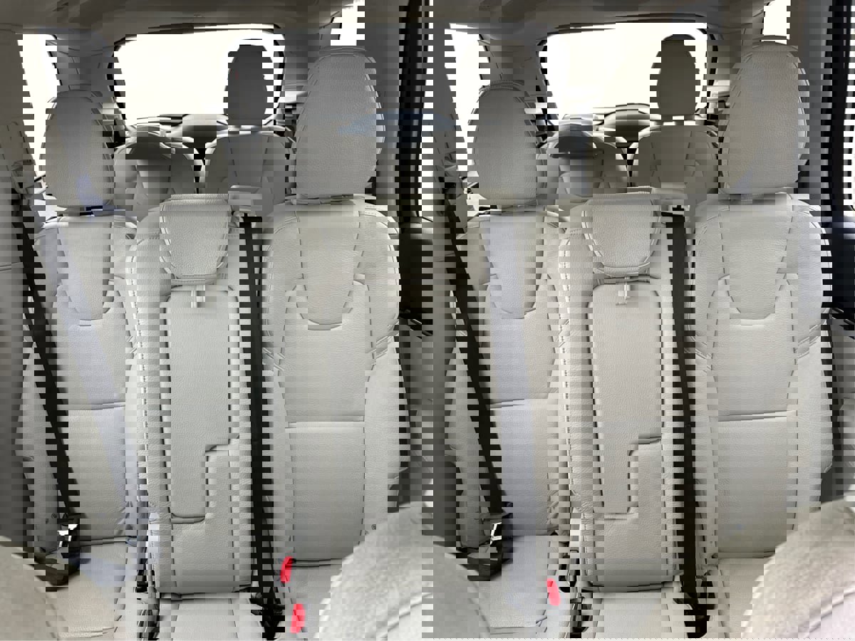 Used 2016 Volvo XC90 T6 Momentum w/ Momentum Plus Package image 25