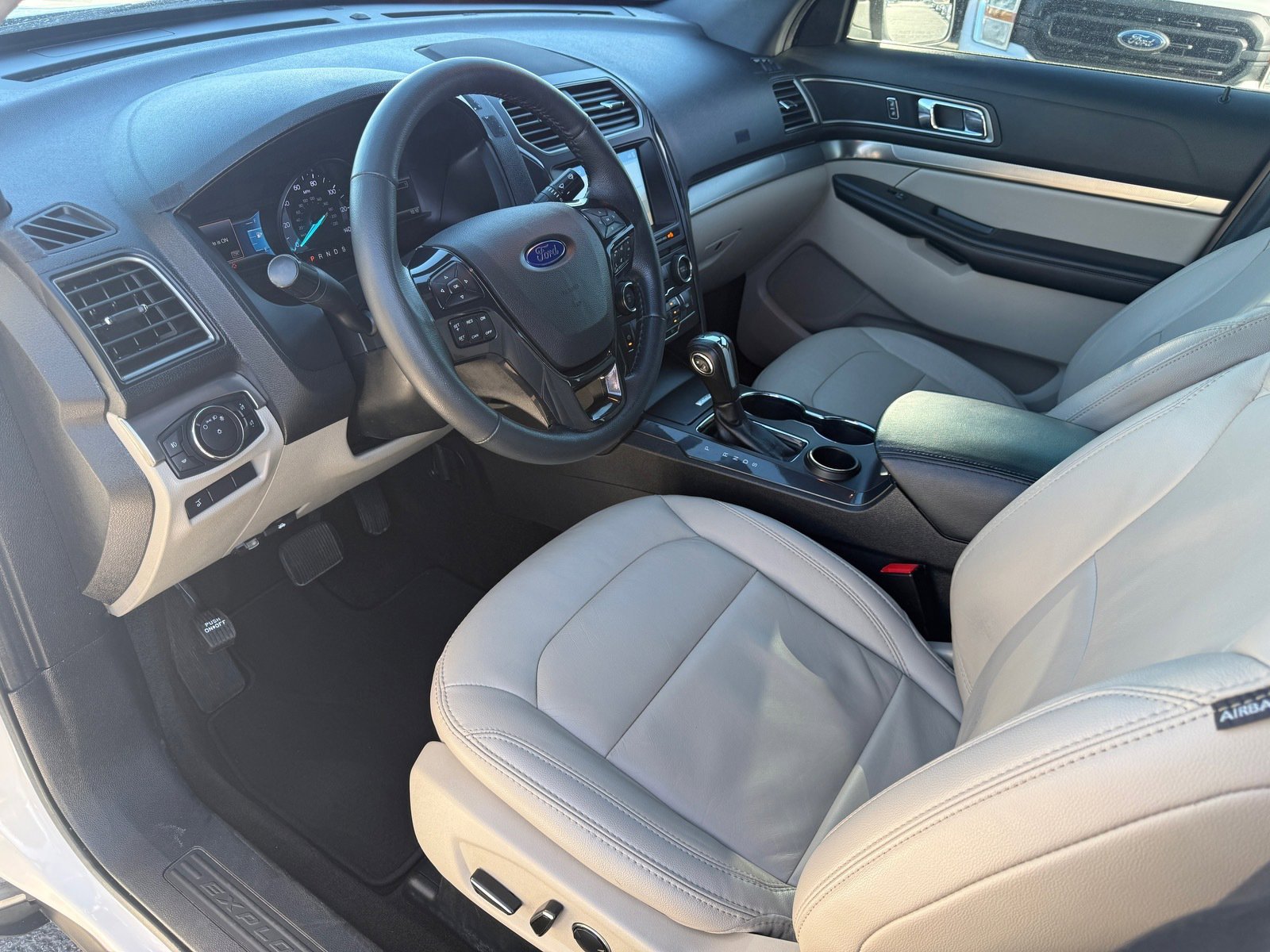 Used 2018 Ford Explorer XLT w/ Equipment Group 202A image 12