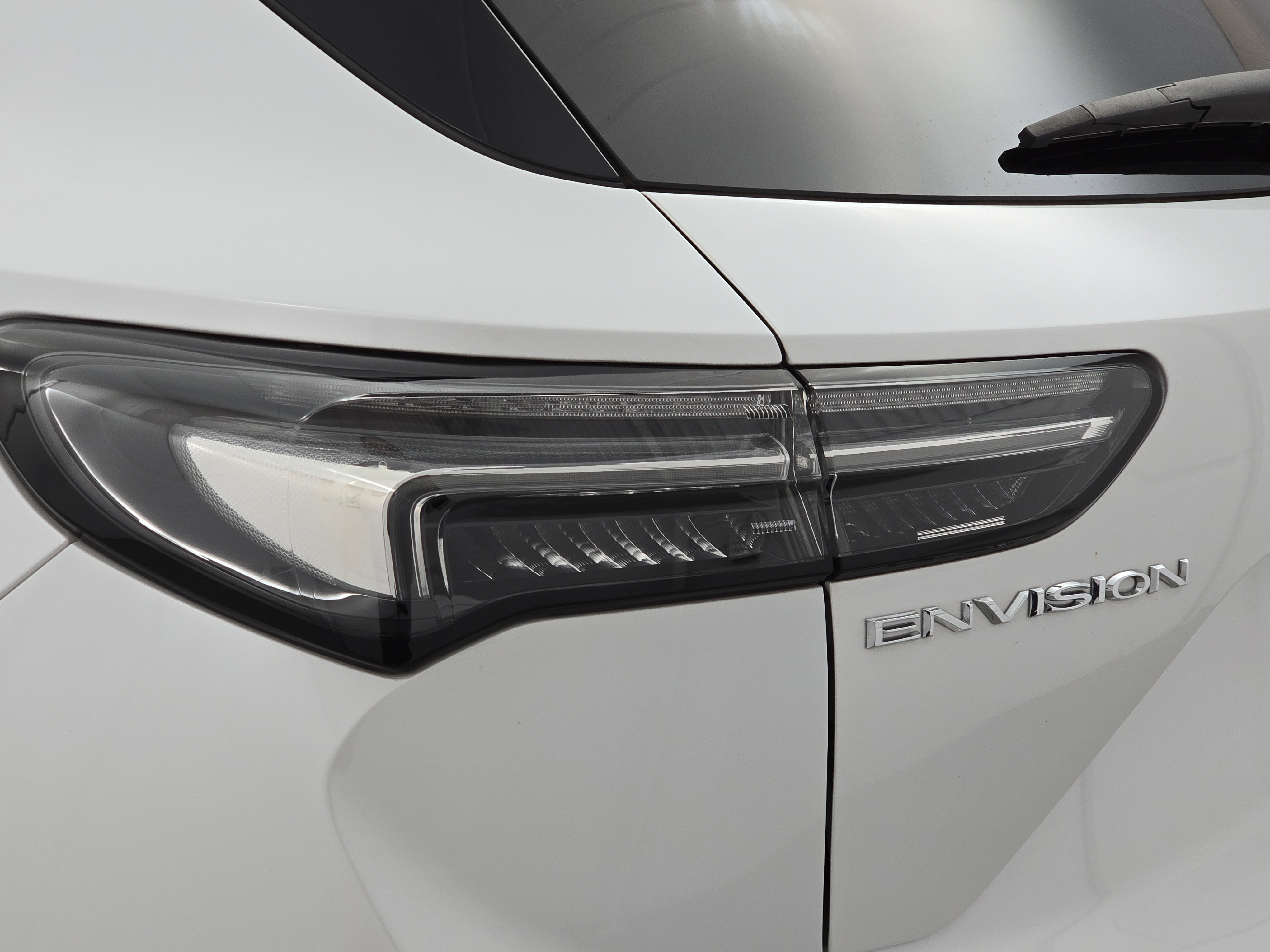 Used 2023 Buick Envision Avenir image 34