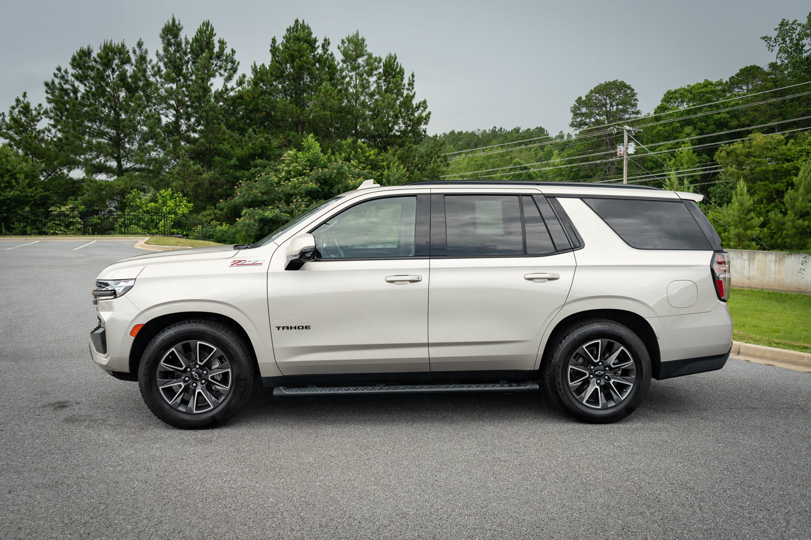 Used 2021 Chevrolet Tahoe Z71 w/ Z71 Off-Road Package AWD/4WD image 5