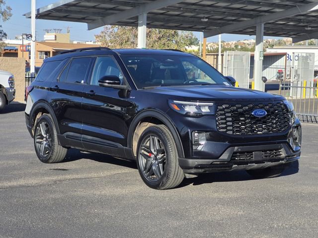 Used 2025 Ford Explorer ST-Line w/ ST-Line Street Pack AWD/4WD image 2