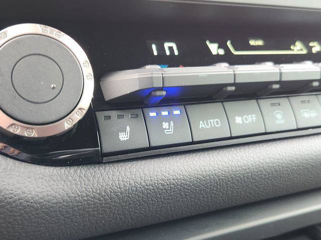 Certified 2025 Toyota Sequoia TRD Pro AWD/4WD image 15