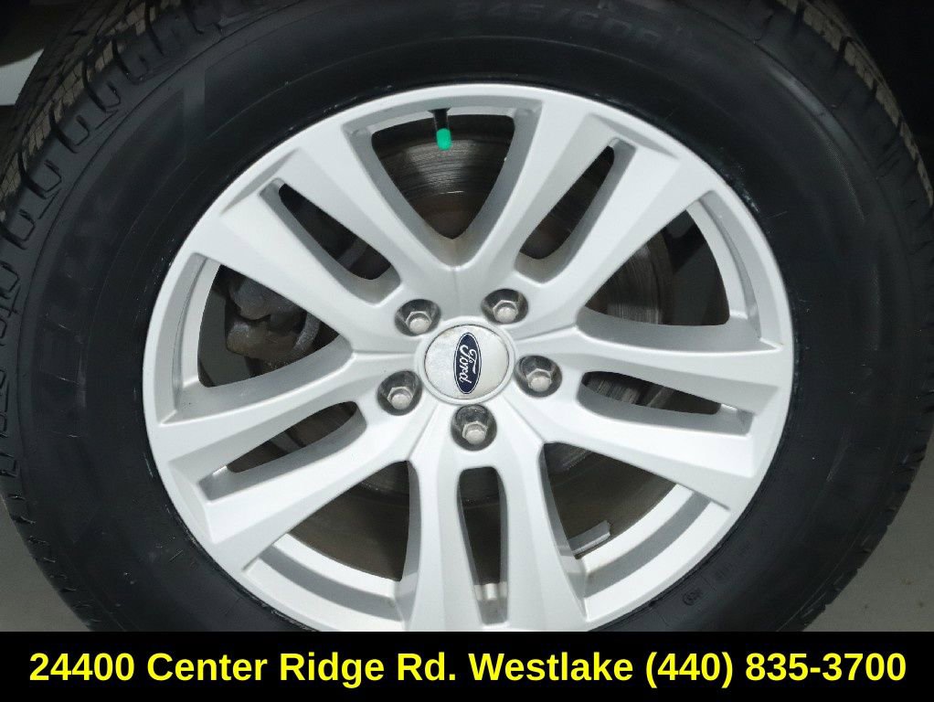 Used 2018 Ford Explorer XLT image 12