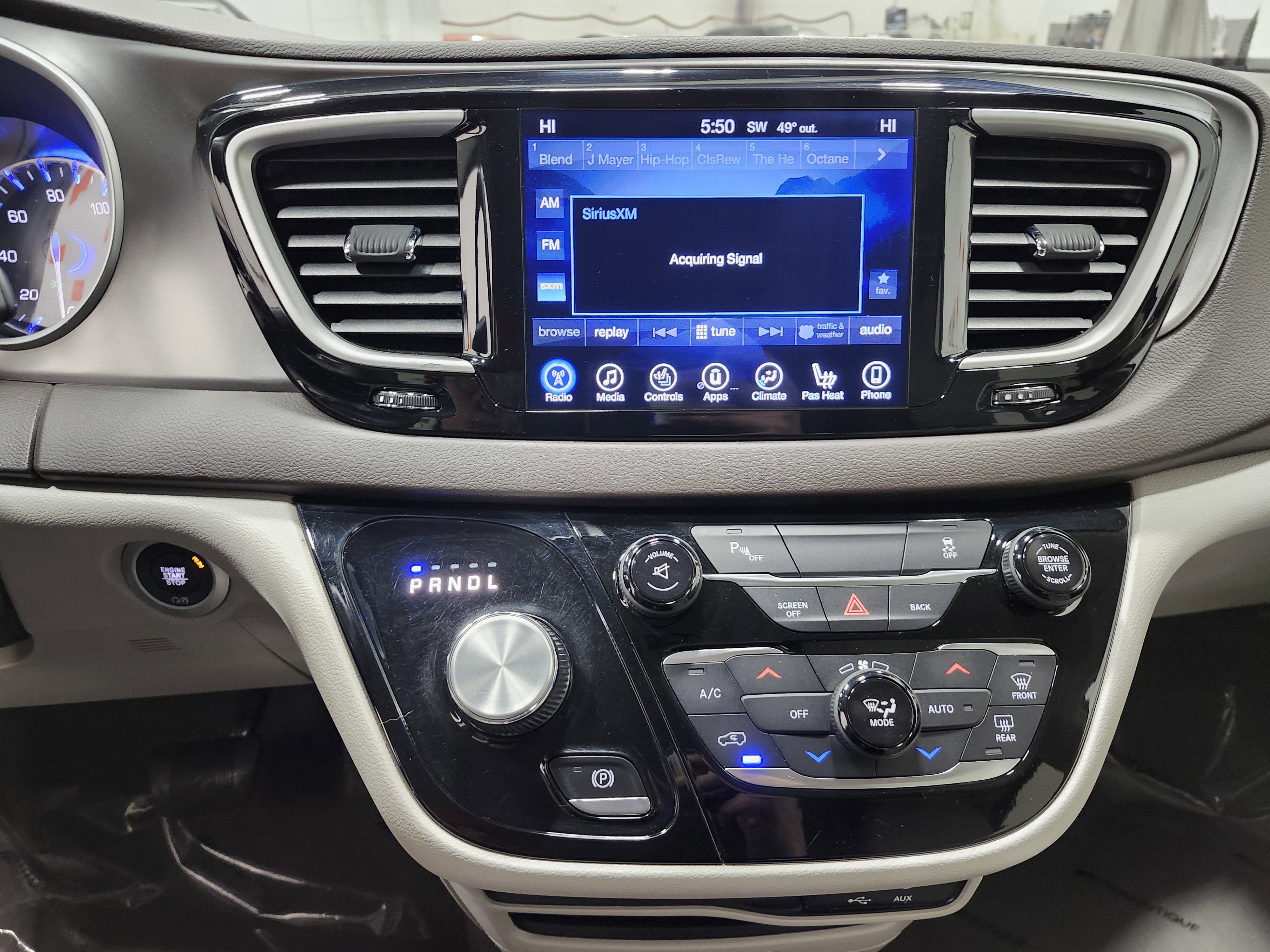 Used 2017 Chrysler Pacifica Touring-L w/ Tire & Wheel Group image 29