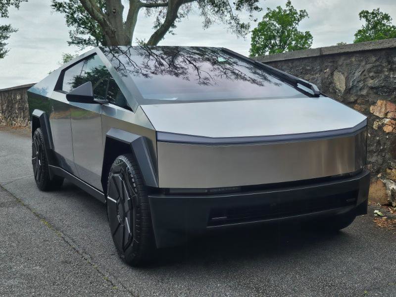 Used 2024 Tesla Cybertruck AWD Crew Cab image 12