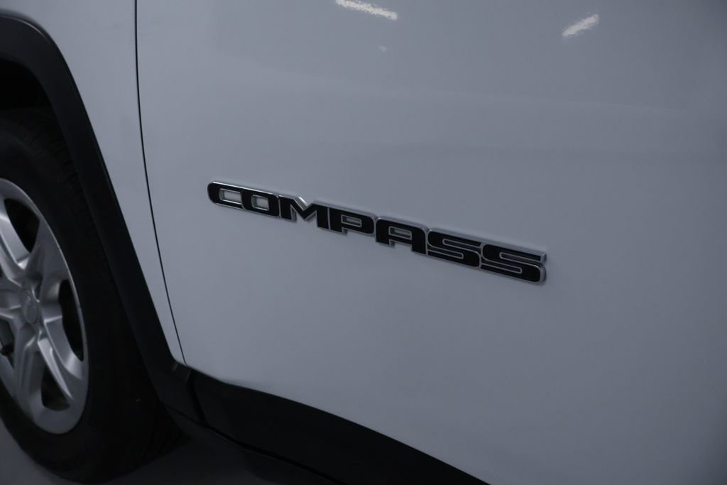 Used 2024 Jeep Compass Latitude image 10