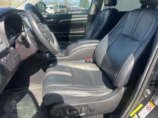 Used 2017 Toyota Highlander SE image 23
