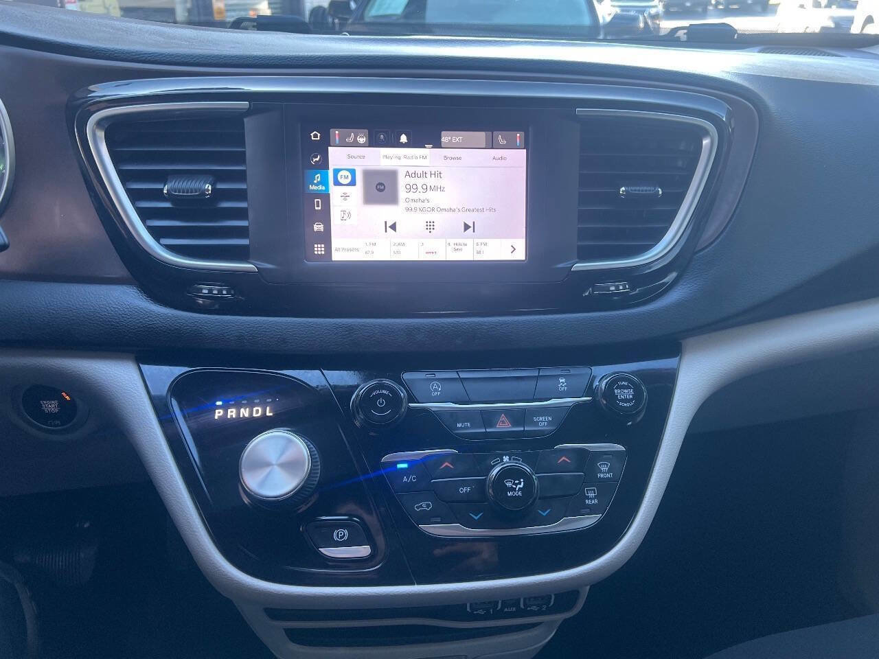 Used 2022 Chrysler Voyager LX image 23