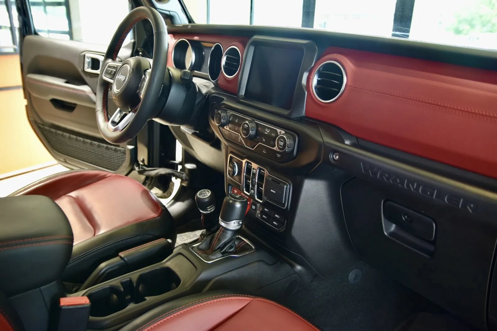 Used 2023 Jeep Wrangler Unlimited Rubicon 4xe AWD/4WD image 29