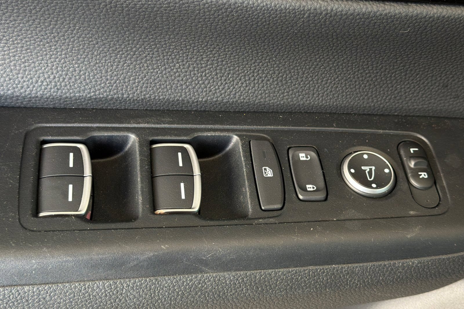 Used 2024 Honda CR-V EX-L image 12
