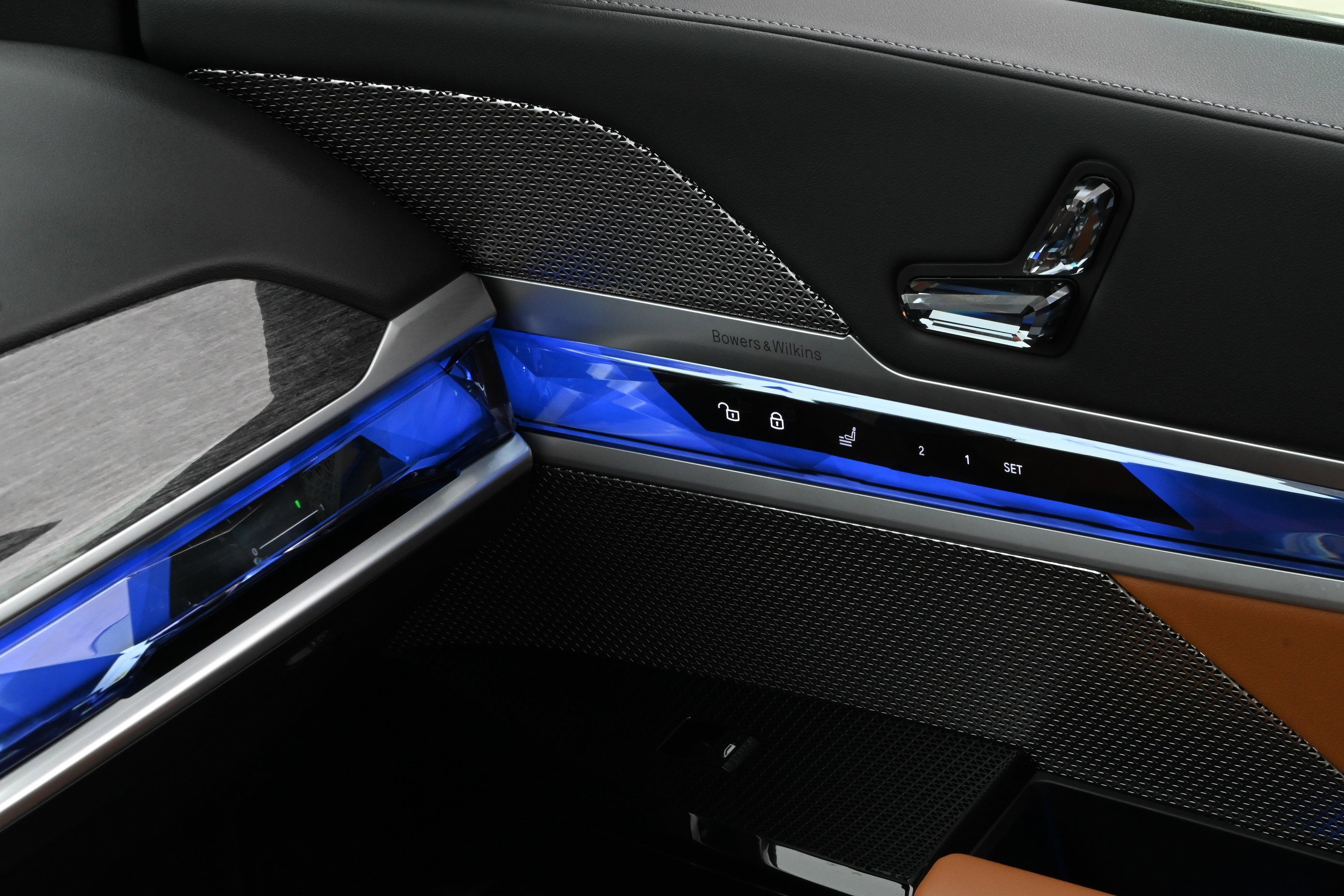 Certified 2023 BMW 740i w/ Parking Assistance Package image 37