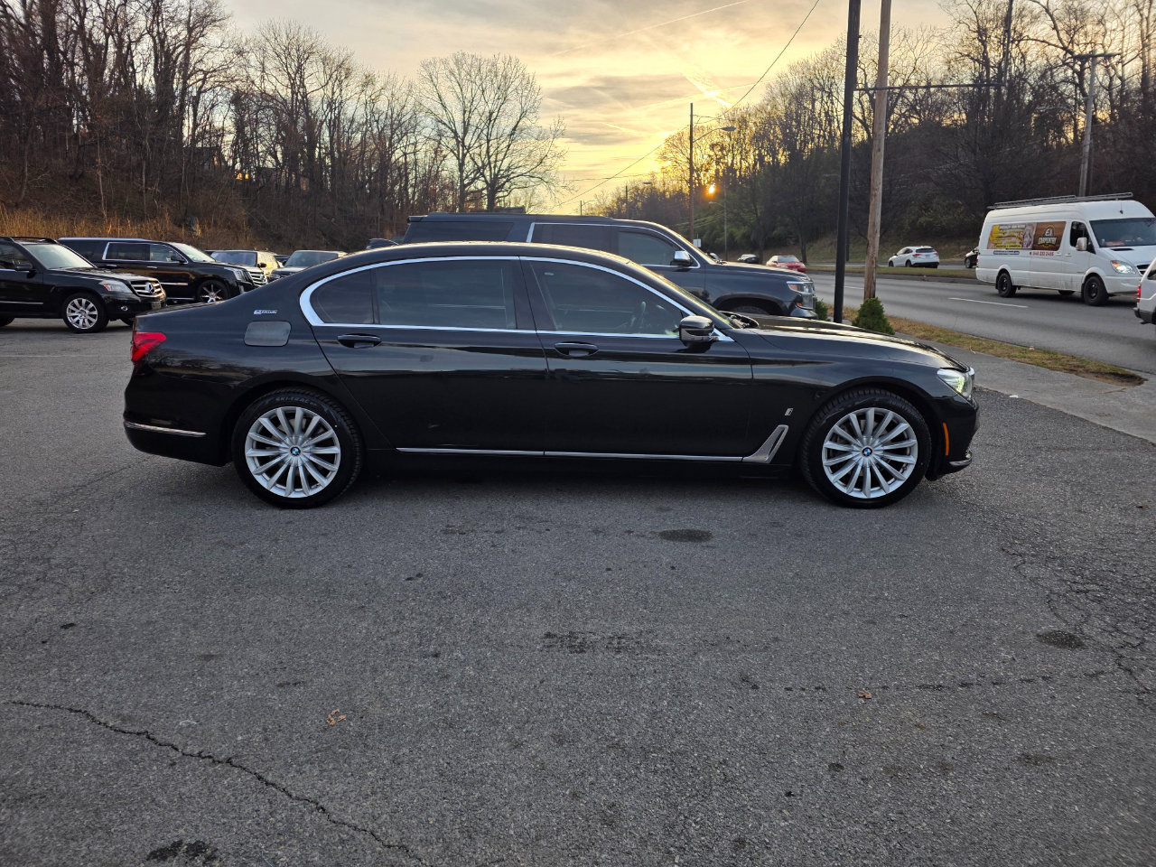 Used 2017 BMW 740e xDrive AWD/4WD image 4