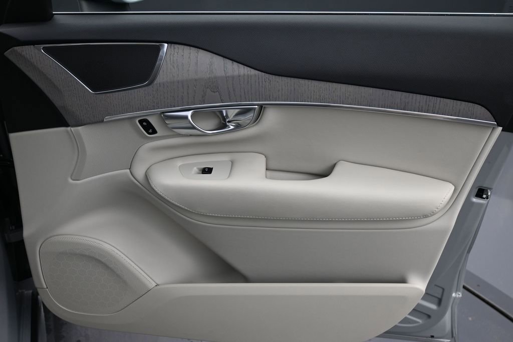 Certified 2025 Volvo XC90 T8 Plus w/ Protection Package Premier AWD/4WD image 14