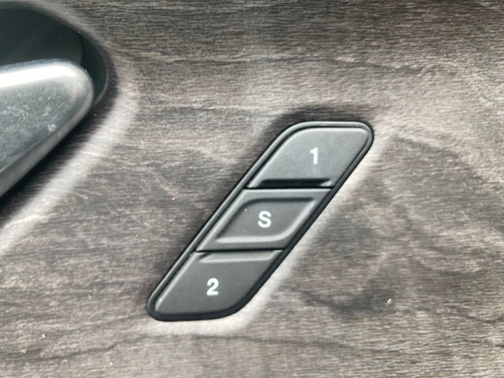 Used 2023 Jeep Grand Cherokee Limited w/ Luxury Tech Group II image 38