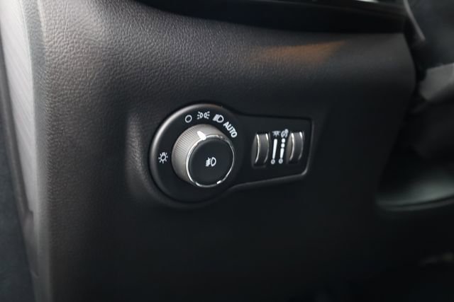 Used 2024 Jeep Compass Trailhawk image 12