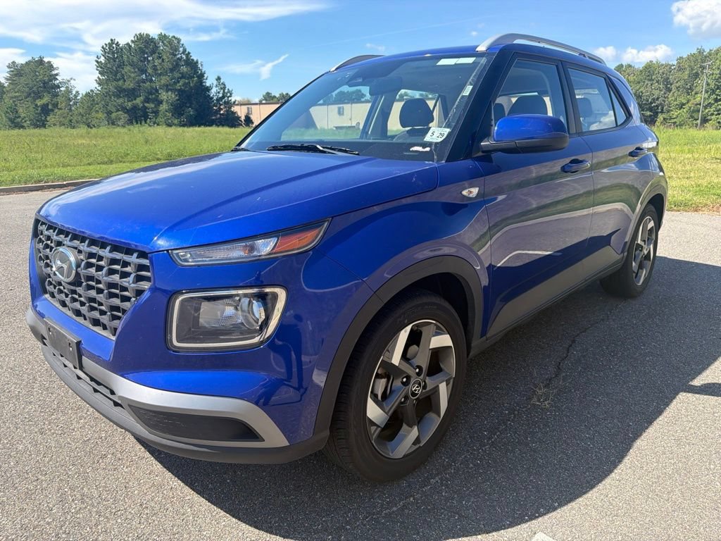 Used 2025 Hyundai Venue SEL FWD image 3