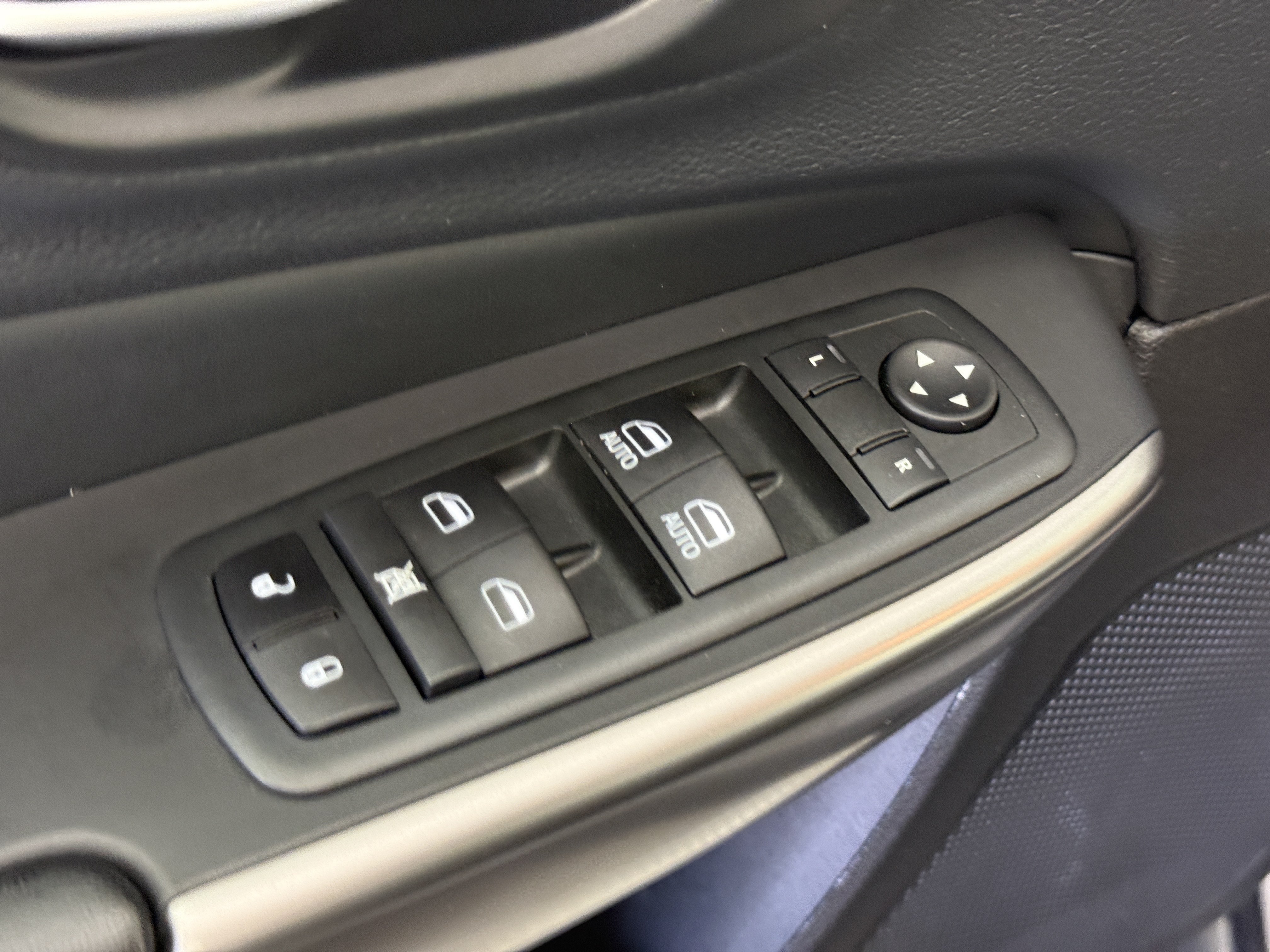 Used 2021 Jeep Cherokee Limited AWD/4WD image 16